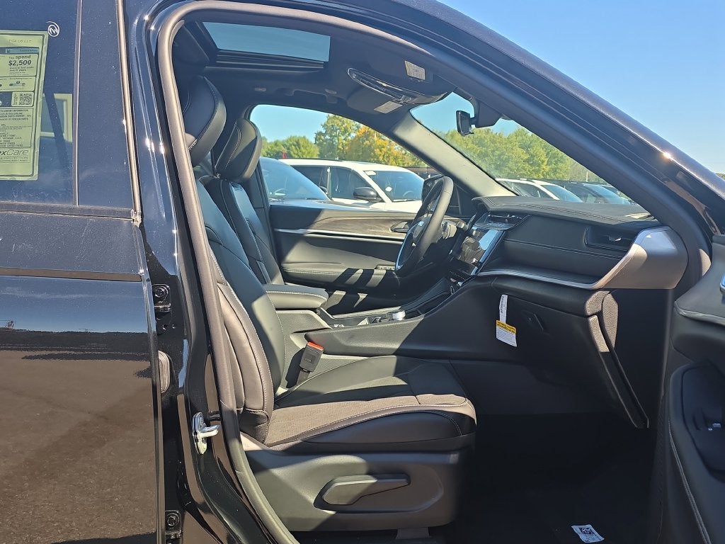 2027 Jeep Grand Cherokee GRAND CHEROKEE LAREDO ALTITUDE 4X4