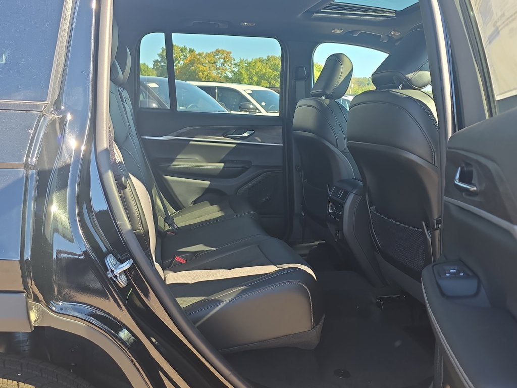 2027 Jeep Grand Cherokee GRAND CHEROKEE LAREDO ALTITUDE 4X4