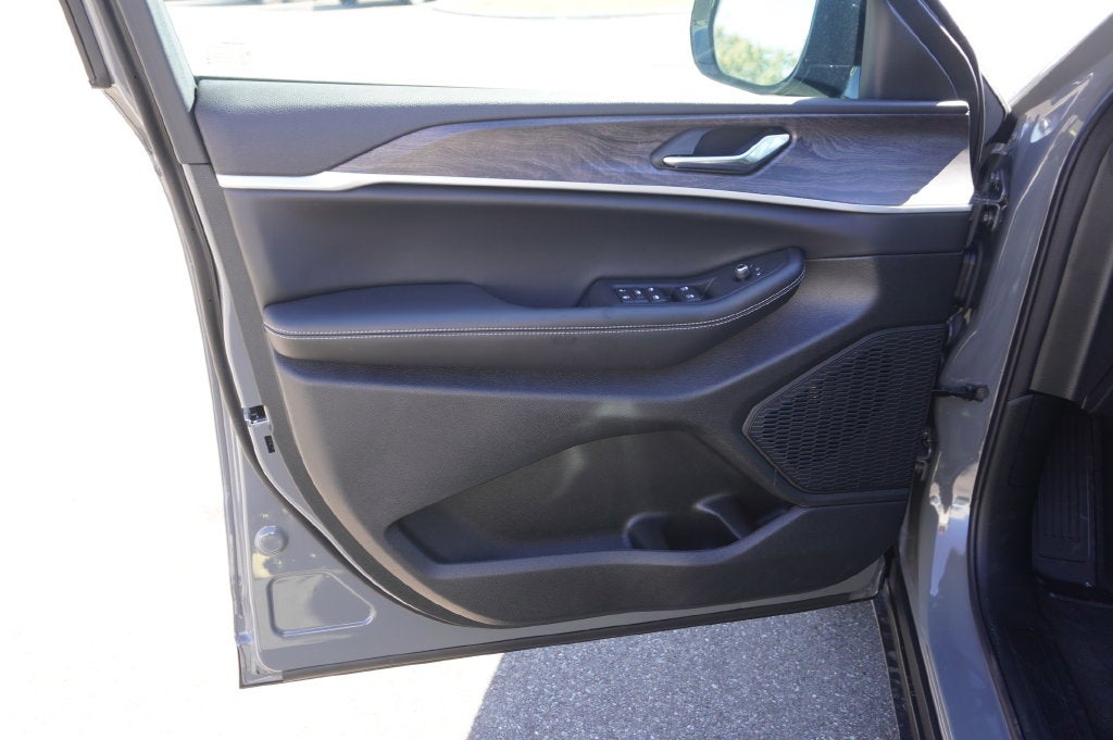 2027 Jeep Grand Cherokee GRAND CHEROKEE LAREDO ALTITUDE 4X4