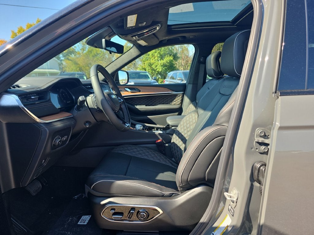 2027 Jeep Grand Cherokee GRAND CHEROKEE SUMMIT 4X4