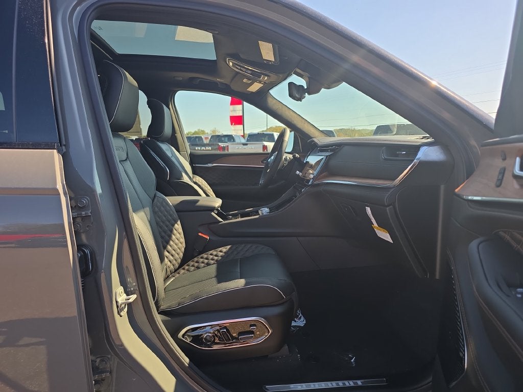 2027 Jeep Grand Cherokee GRAND CHEROKEE SUMMIT 4X4