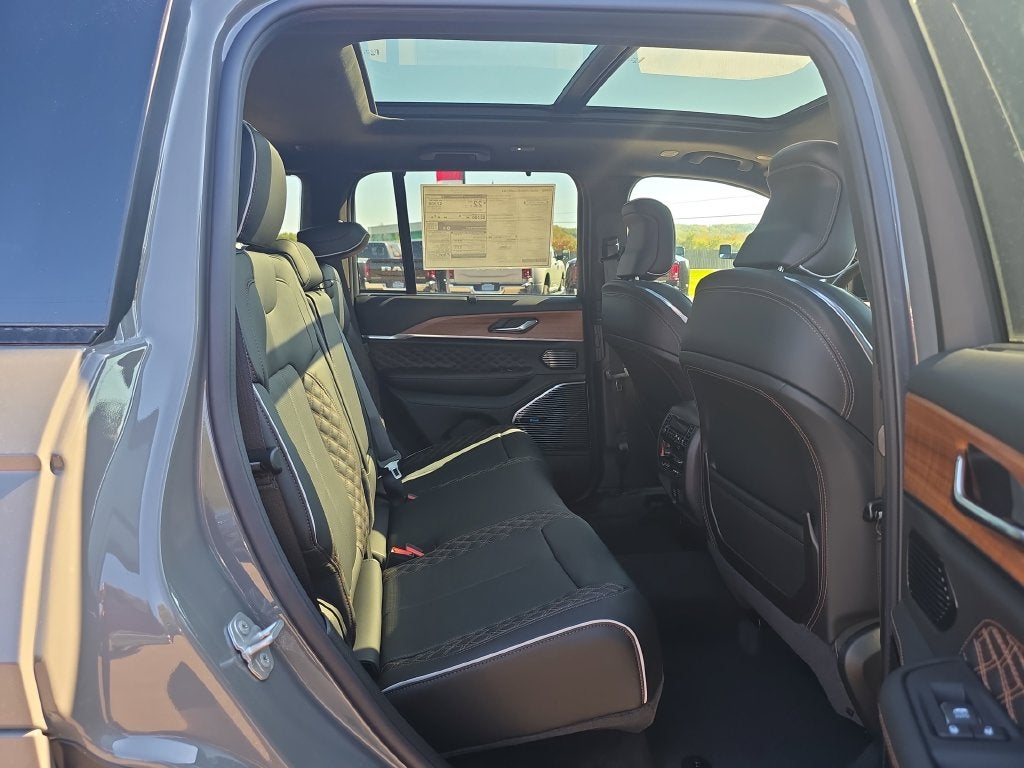 2027 Jeep Grand Cherokee GRAND CHEROKEE SUMMIT 4X4