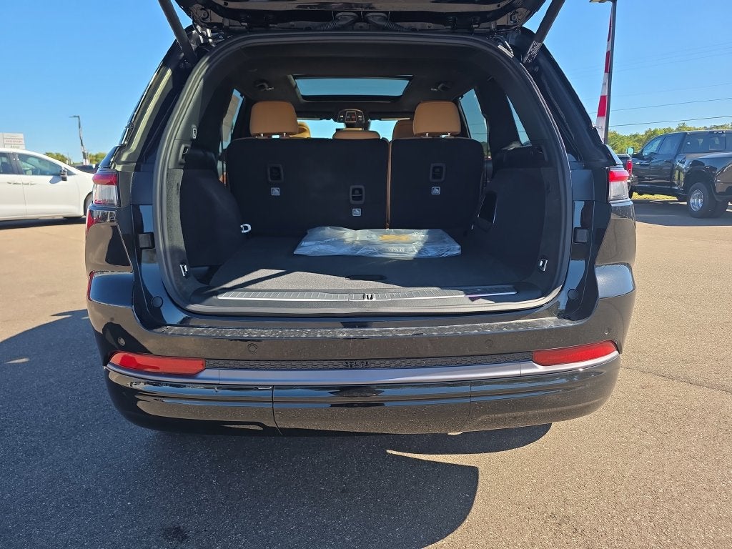 2027 Jeep Grand Cherokee GRAND CHEROKEE SUMMIT 4X4