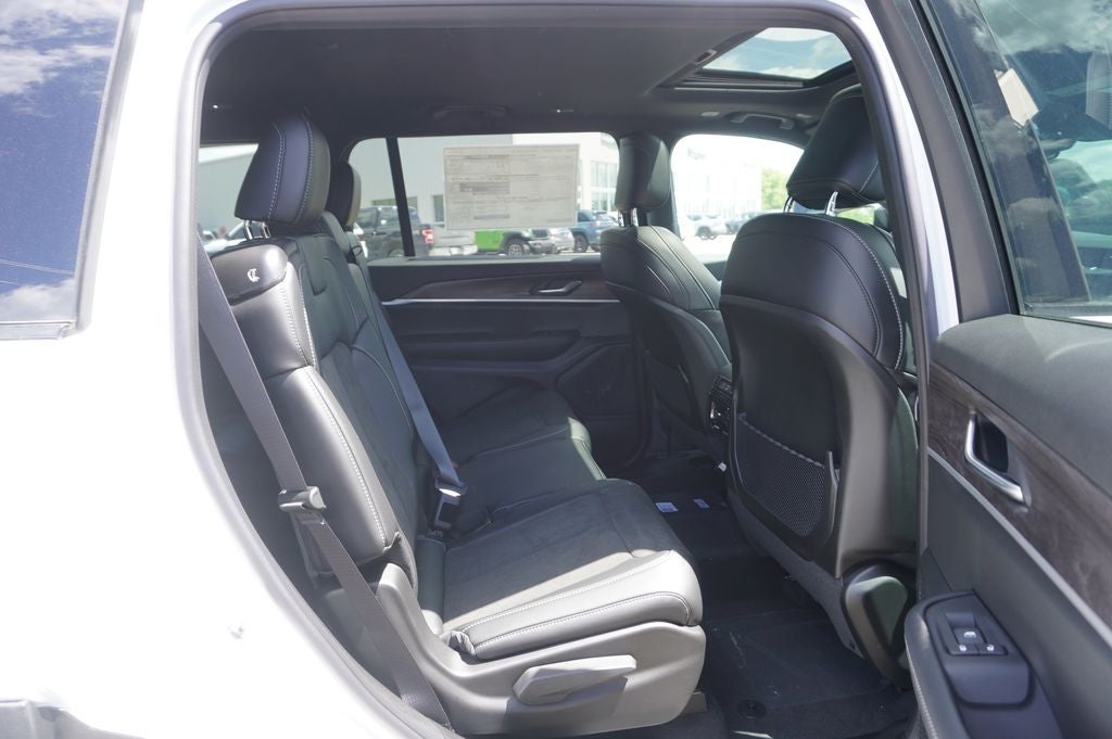 2026 Jeep Grand Cherokee GRAND CHEROKEE L LAREDO ALTITUDE 4X4