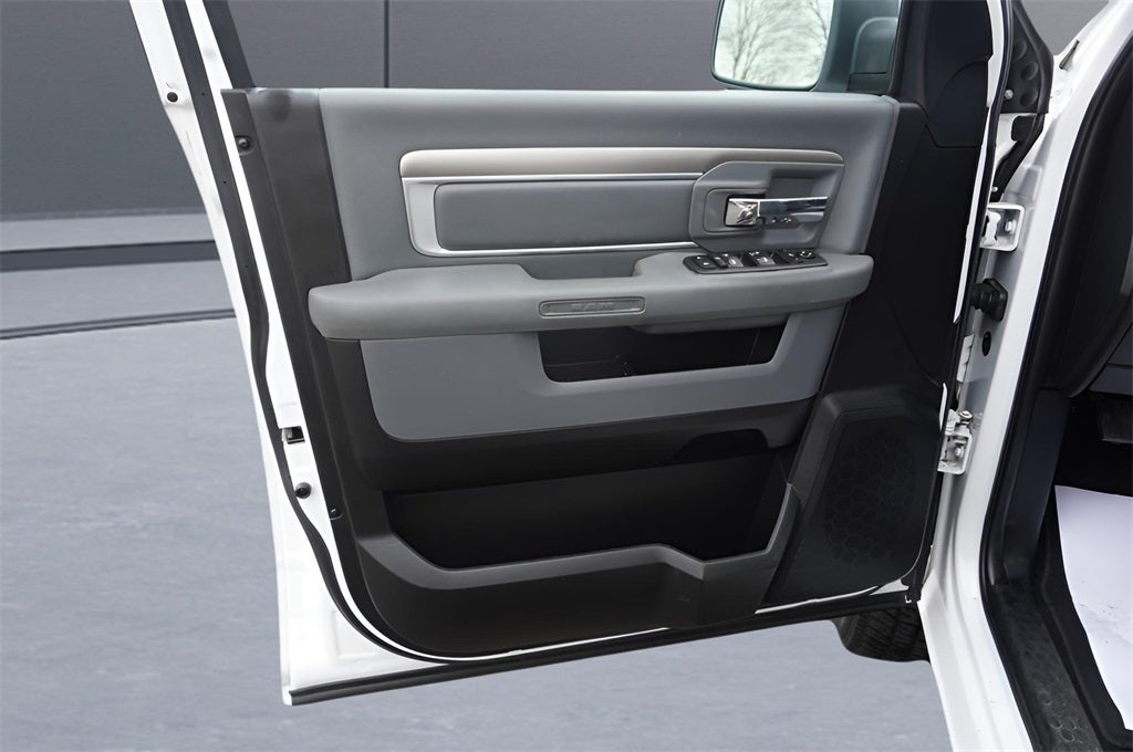 2019 RAM 1500 Classic Lone Star Crew Cab 4x4 5'7' Box