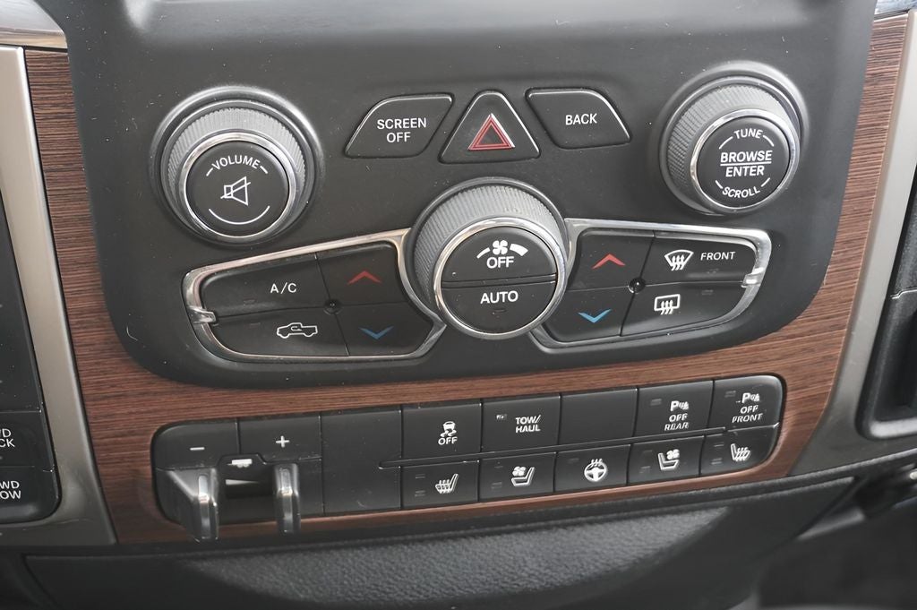 2017 RAM 1500 Laramie Crew Cab 4x4 6'4' Box