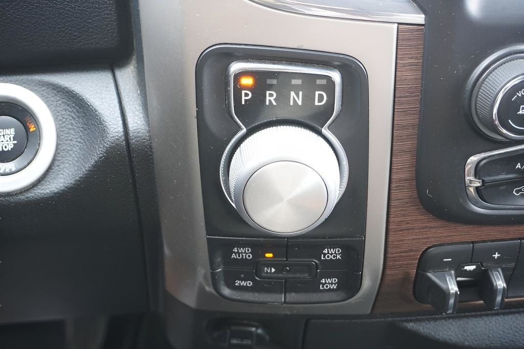 2017 RAM 1500 Laramie Crew Cab 4x4 6'4' Box