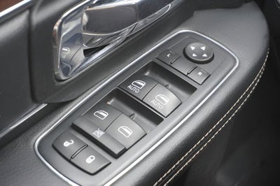 2017 RAM 1500 Laramie Crew Cab 4x4 6'4' Box