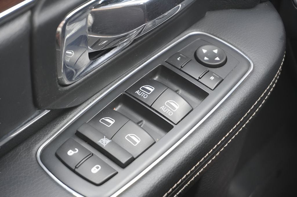 2017 RAM 1500 Laramie Crew Cab 4x4 6'4' Box