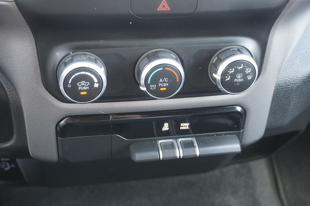 2022 RAM 1500 Big Horn Quad Cab 4x4 6'4' Box