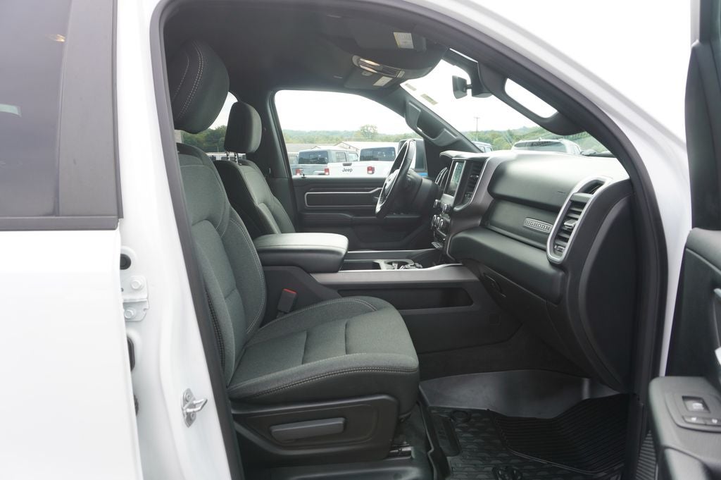 2020 RAM 1500 Big Horn Crew Cab 4x4 5'7' Box