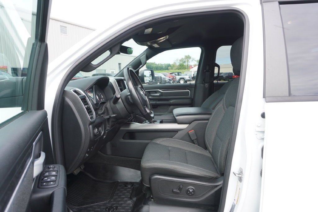 2020 RAM 1500 Big Horn Crew Cab 4x4 5'7' Box