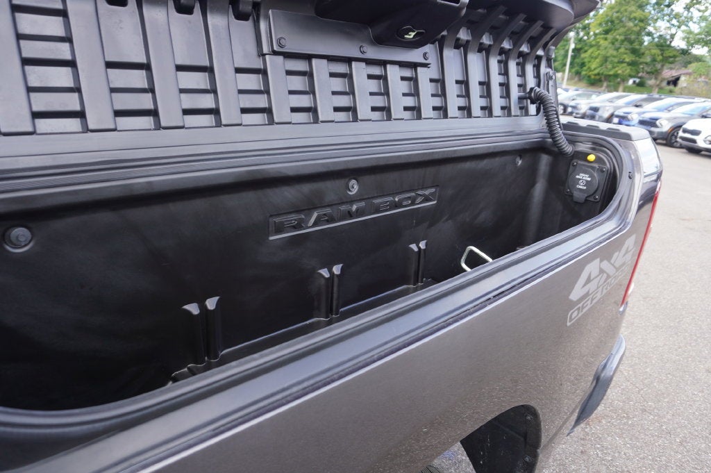 2020 RAM 1500 Big Horn Crew Cab 4x4 5'7' Box