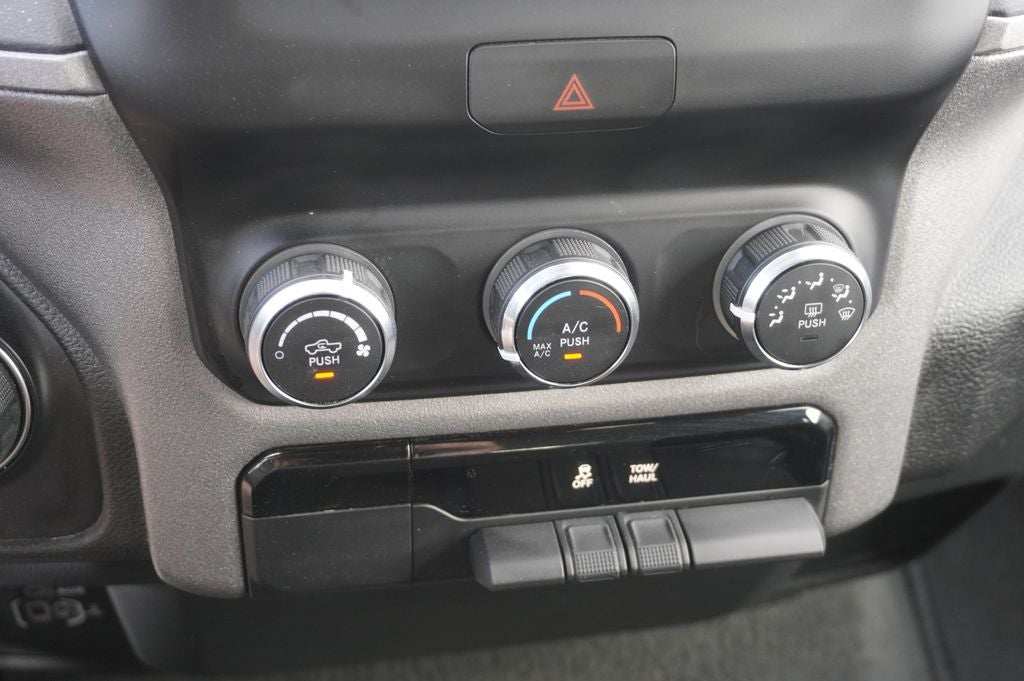 2024 RAM 1500 Tradesman Crew Cab 4x4 5'7' Box