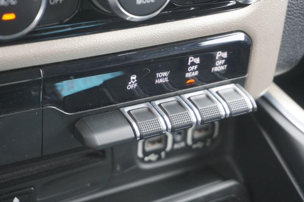 2019 RAM 1500 Laramie Quad Cab 4x4 6'4' Box