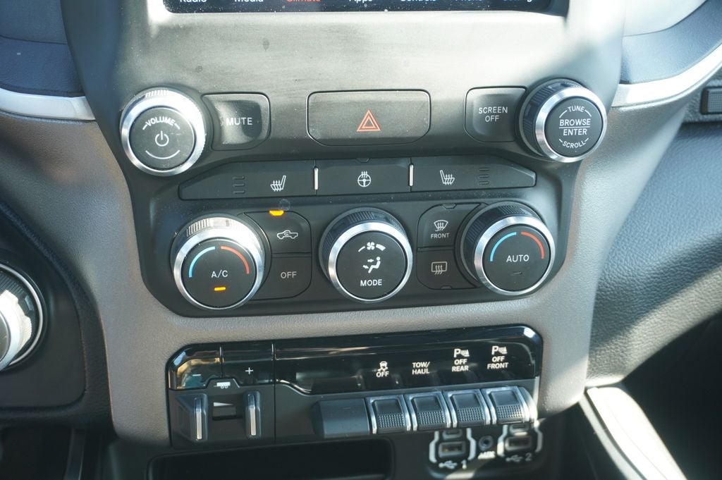 2020 RAM 1500 Big Horn Crew Cab 4x4 5'7' Box
