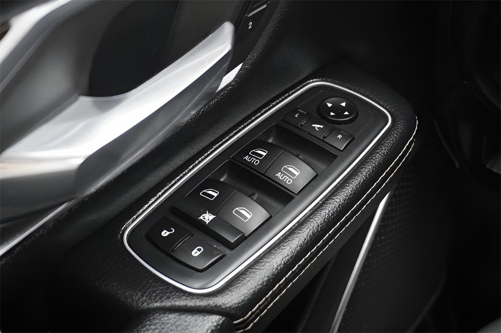 2021 RAM 1500 Laramie Crew Cab 4x4 5'7' Box