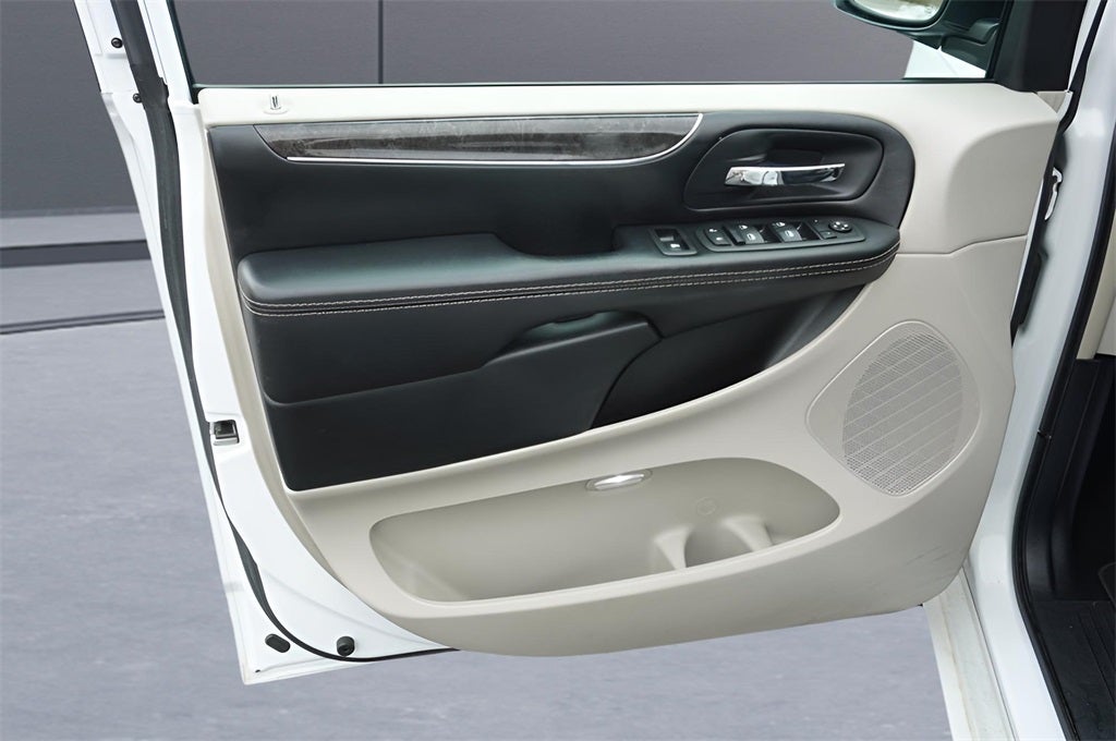 2015 Chrysler Town & Country Touring-L