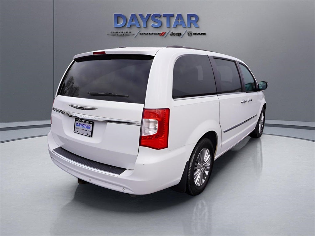 2015 Chrysler Town & Country Touring-L