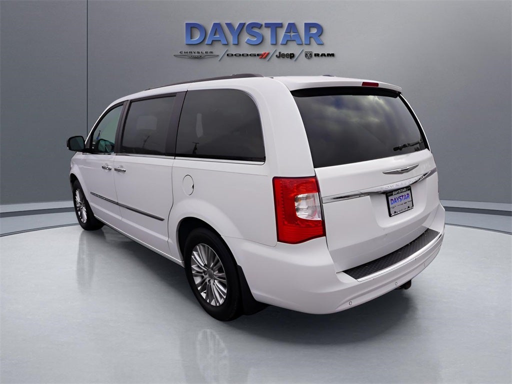 2015 Chrysler Town & Country Touring-L
