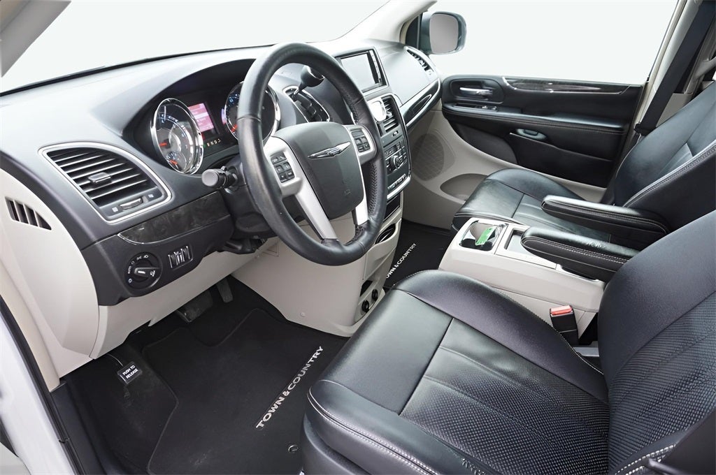 2015 Chrysler Town & Country Touring-L