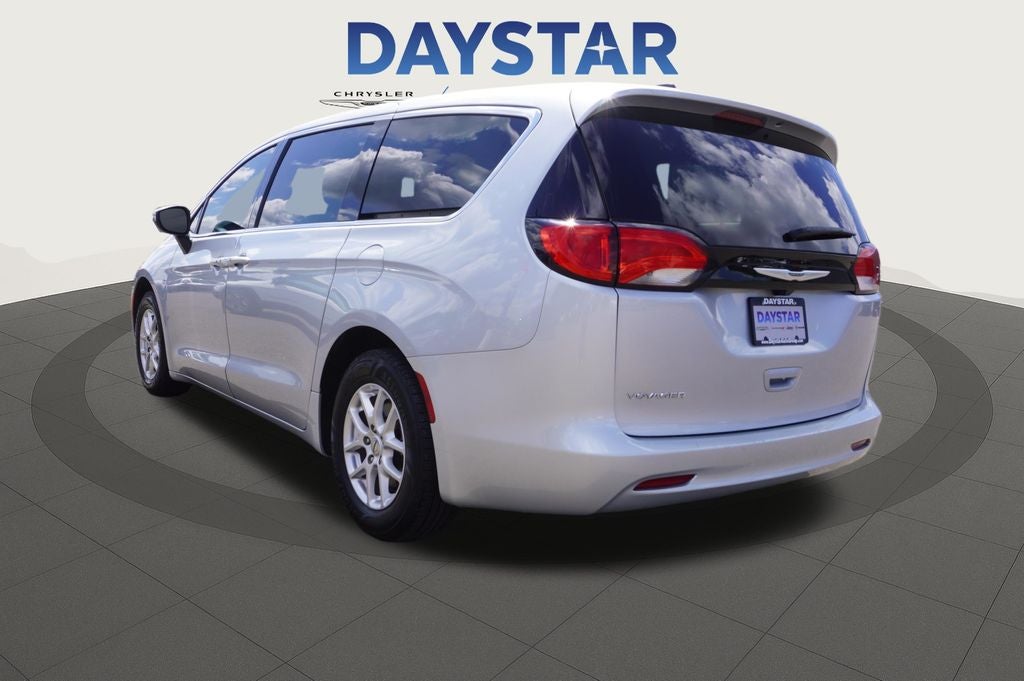 2023 Chrysler Voyager LX