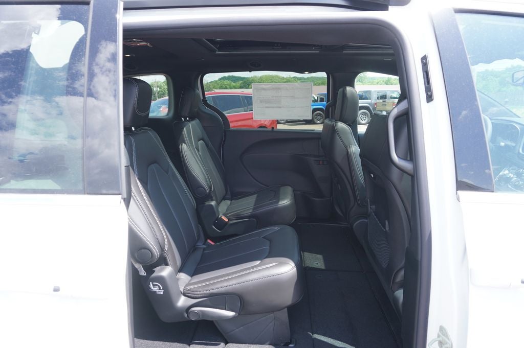 2027 Chrysler Pacifica PACIFICA SELECT AWD