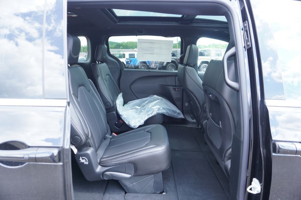 2027 Chrysler Pacifica PACIFICA SELECT AWD