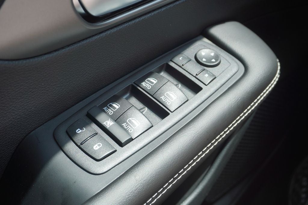 2027 Chrysler Pacifica PACIFICA SELECT AWD