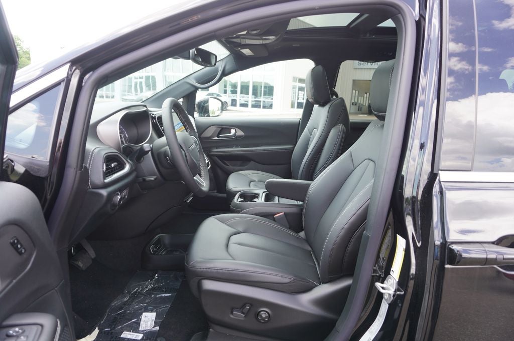 2027 Chrysler Pacifica PACIFICA SELECT AWD