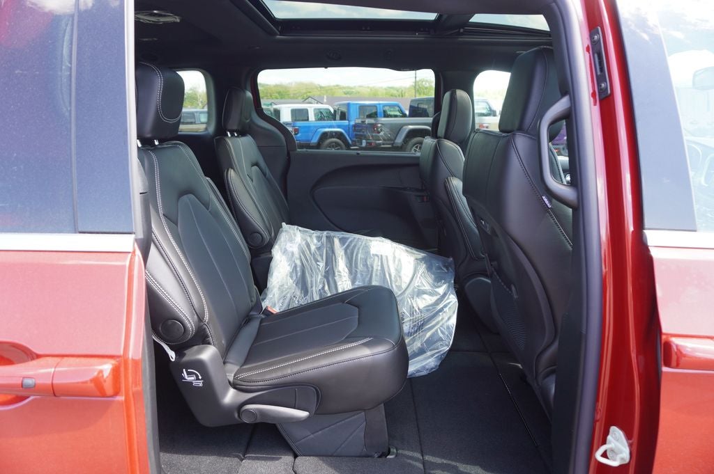 2027 Chrysler Pacifica PACIFICA SELECT AWD