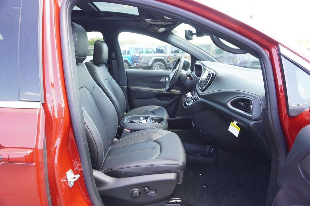 2027 Chrysler Pacifica PACIFICA SELECT AWD
