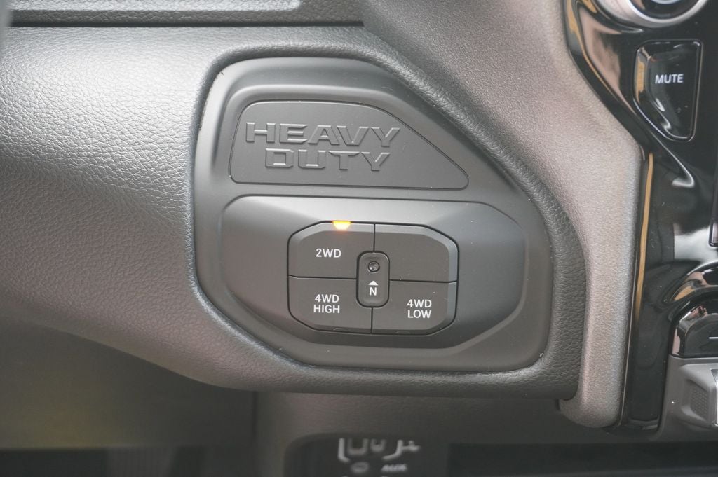 2026 RAM 2500 RAM 2500 BLACK EXPRESS CREW CAB 4X4 6'4' BOX