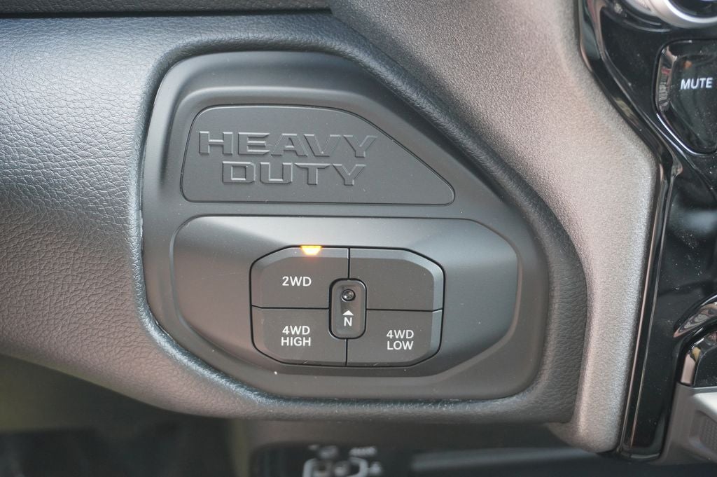 2026 RAM Ram 2500 RAM 2500 BLACK EXPRESS CREW CAB 4X4 6'4' BOX