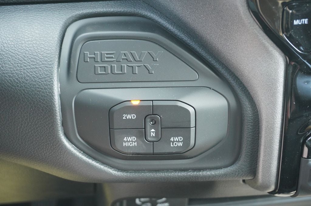 2026 RAM 2500 RAM 2500 BLACK EXPRESS CREW CAB 4X4 6'4' BOX