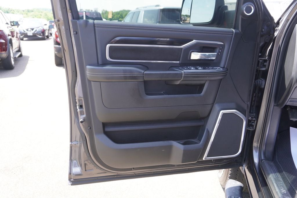 2022 RAM 2500 Laramie Crew Cab 4x4 6'4' Box