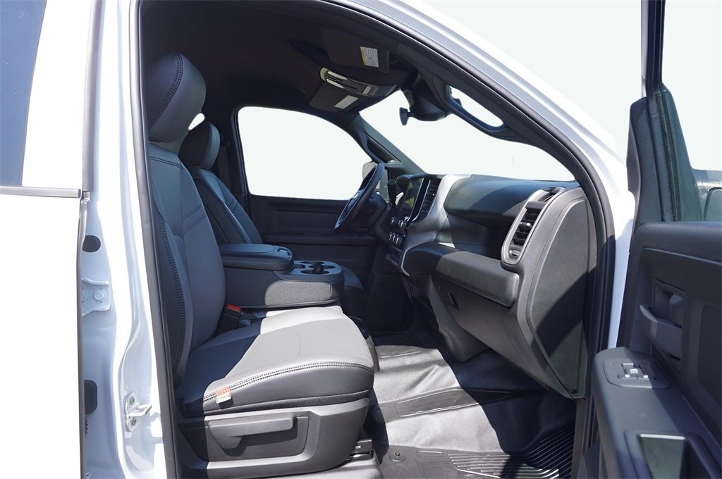 2026 RAM Ram 5500 Chassis Cab RAM 5500 TRADESMAN CHASSIS CREW CAB 4X4 84' CA