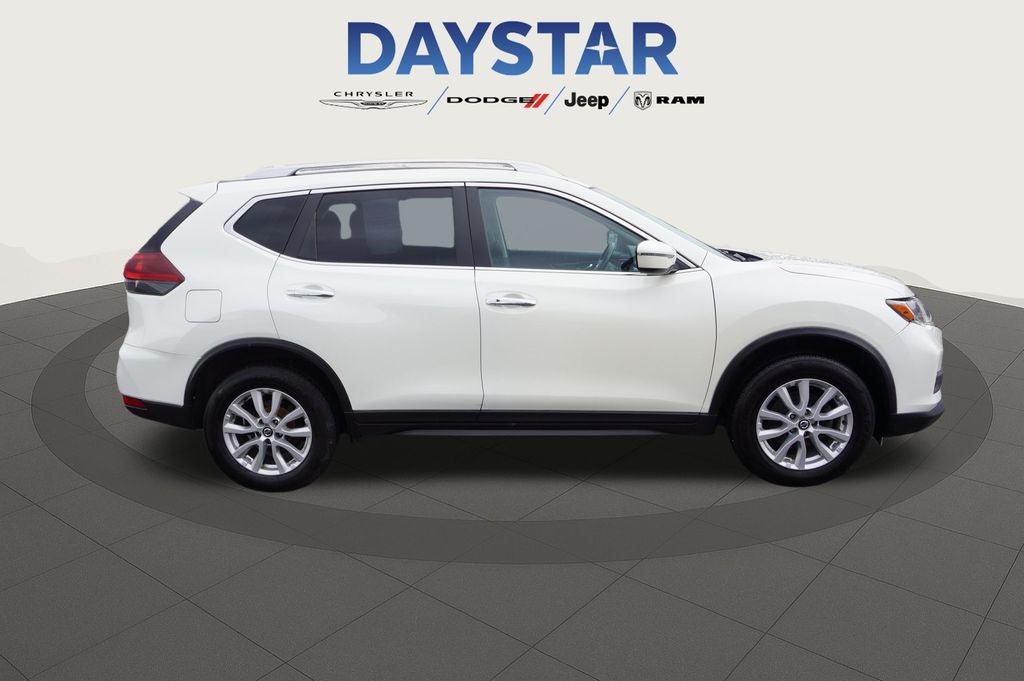 Used 2018 Nissan Rogue SV with VIN JN8AT2MV5JW318101 for sale in Malvern, OH